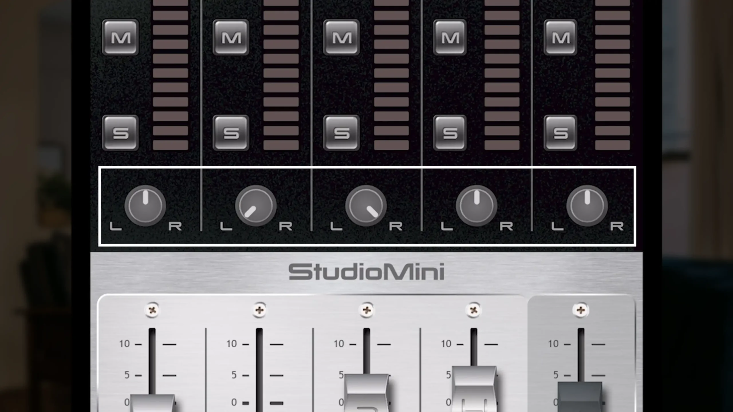 Pan knobs - StudioMini app to record music